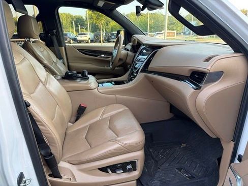 Used 2020 Cadillac Escalade Platinum AWD/4WD image 29