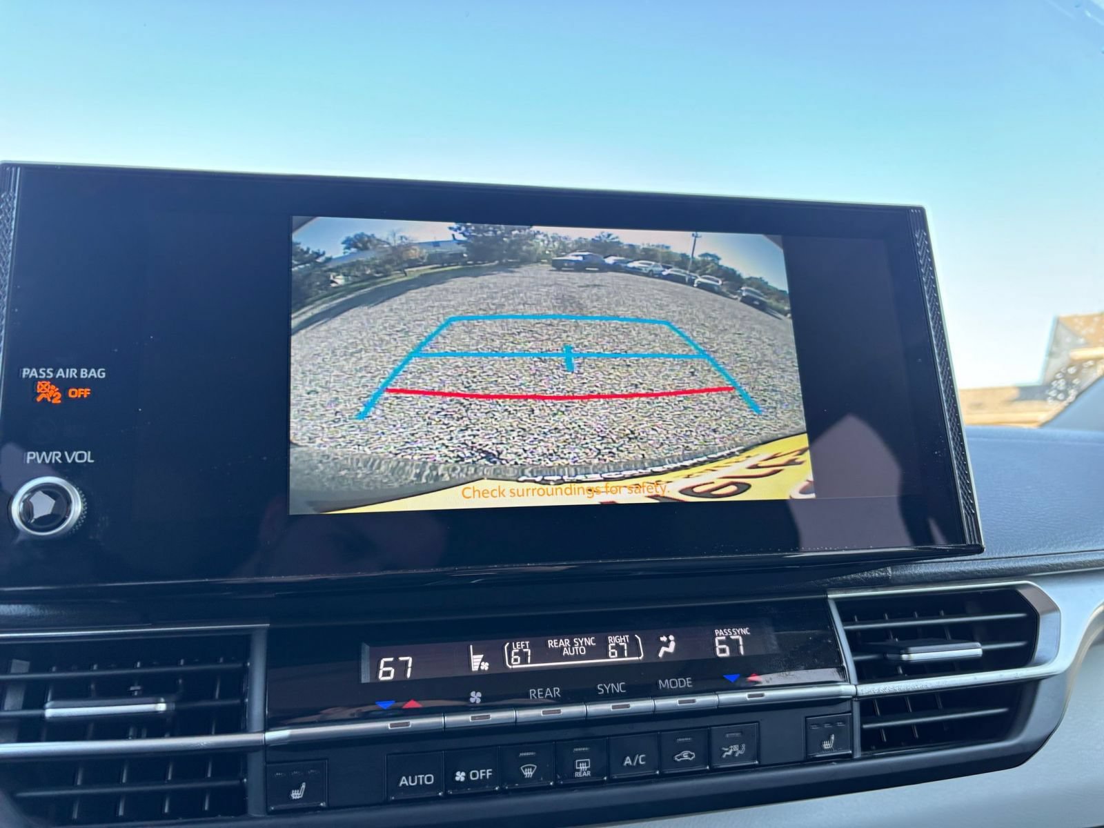 Used 2025 Toyota Sienna XLE FWD image 26