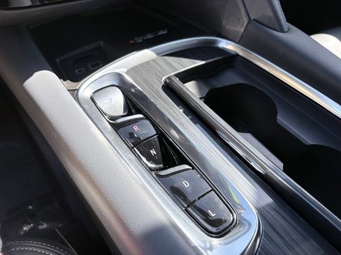 Used 2024 Buick Enclave Essence FWD image 22