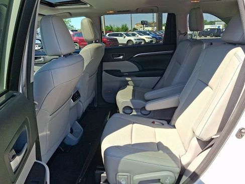 Used 2016 Toyota Highlander Limited AWD/4WD image 9