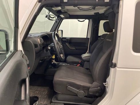 Used 2018 Jeep Wrangler Sport AWD/4WD image 9