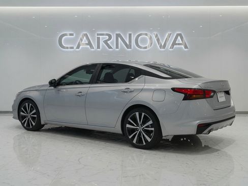 Used 2021 Nissan Altima 2.5 SR FWD image 9