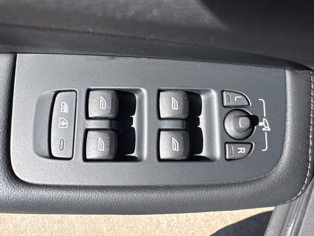 Used 2024 Volvo V60 B5 Cross Country Plus w/ Protection Package Premier AWD/4WD image 19