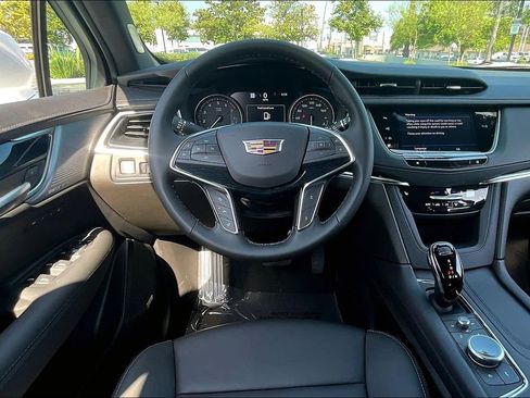 New 2026 Cadillac XT5 Premium Luxury w/ LPO, ONYX Package FWD image 21