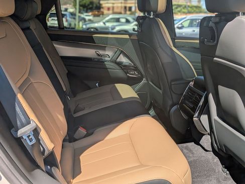 Used 2025 Land Rover Range Rover Sport Dynamic SE image 37