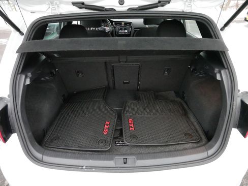 Used 2017 Volkswagen GTI S image 18