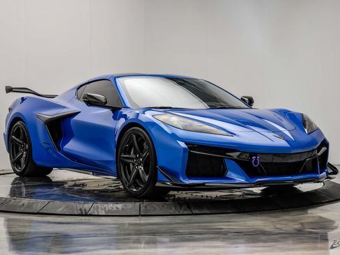Used 2024 Chevrolet Corvette Z06 w/ Z07 Performance Package RWD image 34