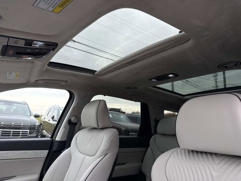 Used 2025 Hyundai Palisade Calligraphy image 4
