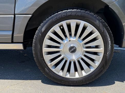 Used 2015 Lincoln Navigator L 4WD w/ Equipment Group 101A Reserve image 12