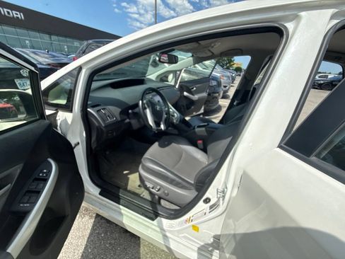 Used 2013 Toyota Prius Four FWD image 4