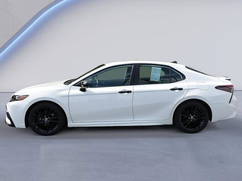 Used 2022 Toyota Camry SE w/ Convenience Package FWD image 3