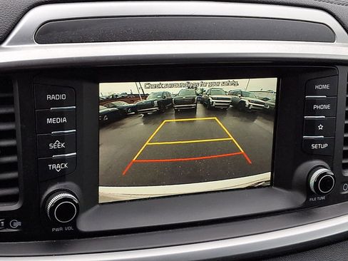 Used 2019 Kia Sorento AWD V6 image 16