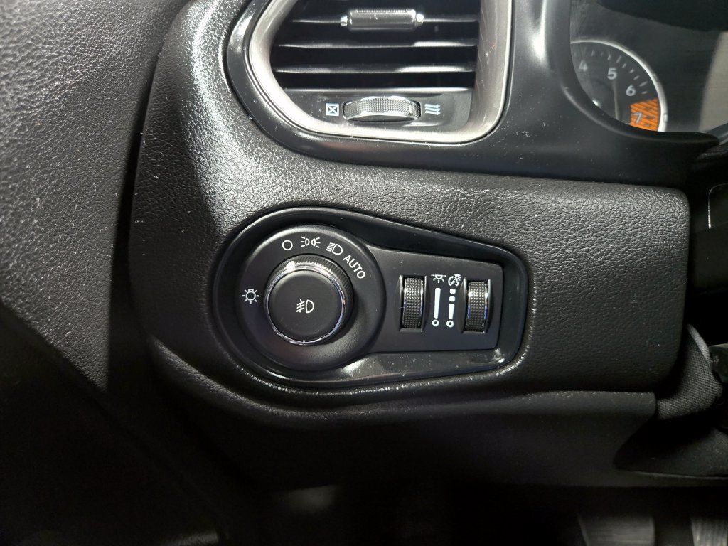 Used 2023 Jeep Renegade Limited w/ Sun/Sound Group AWD/4WD image 14