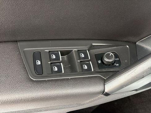 Used 2019 Volkswagen Tiguan SE w/ Panoramic Sunroof Package AWD/4WD image 26