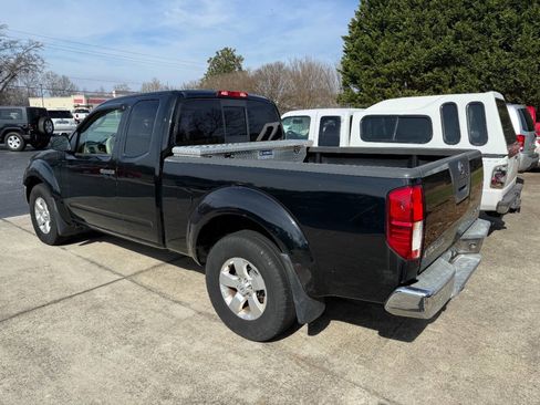 Used 2010 Nissan Frontier SE w/ SE Value Truck Pkg image 2