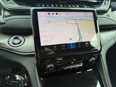 Used 2022 Jeep Grand Cherokee Limited 4xe image 12