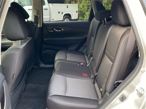 Used 2019 Nissan Rogue SV w/ Premium Package image 9