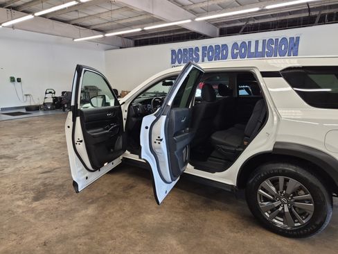 Used 2022 Nissan Pathfinder S FWD image 12