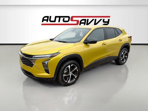 Used 2024 Chevrolet Trax RS w/ Driver Confidence Package FWD image 3