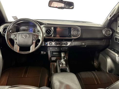 Used 2017 Toyota Tacoma TRD Off-Road w/ Tow Package (A/T) image 12