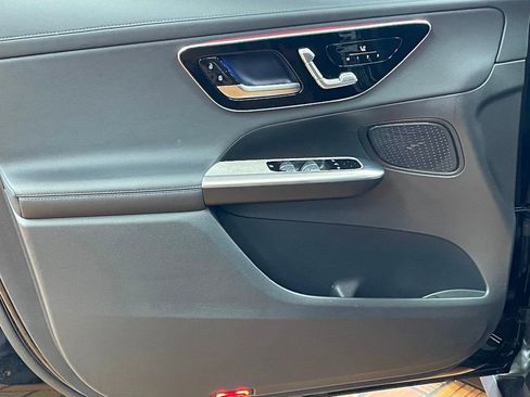 Used 2025 Mercedes-Benz GLC 350e 4MATIC image 15