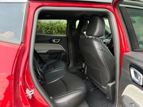 Used 2025 Jeep Compass Limited AWD/4WD image 12