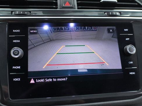 Used 2020 Volkswagen Tiguan SEL FWD image 29