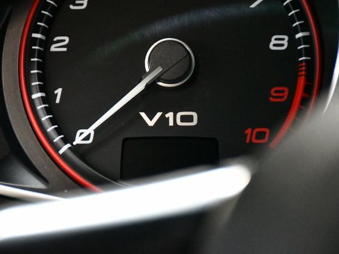 Used 2011 Audi R8 V10 image 38