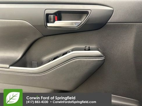 Used 2024 Toyota Highlander XLE image 40