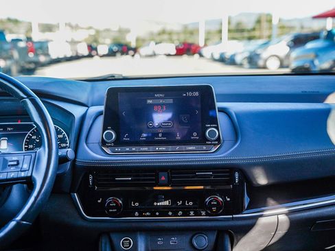 Used 2023 Nissan Rogue SL image 14