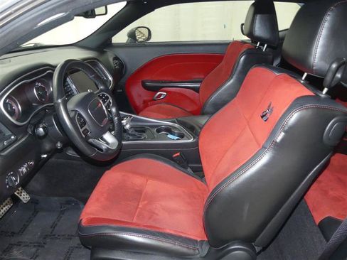 Used 2018 Dodge Challenger R/T Scat Pack w/ Leather Interior Group RWD image 19