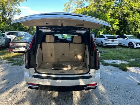 Used 2021 Cadillac Escalade Premium Luxury AWD/4WD image 8