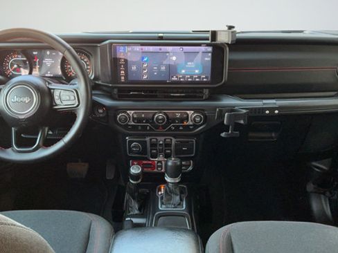 Used 2024 Jeep Gladiator Rubicon w/ Safety Group AWD/4WD image 9
