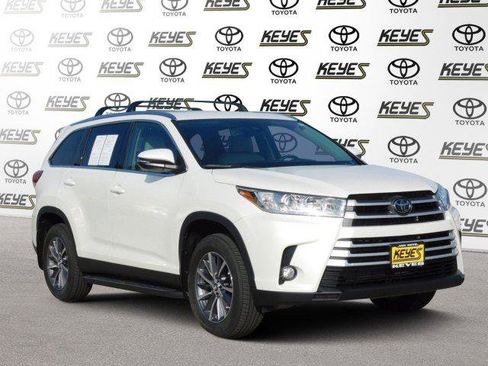 Certified 2019 Toyota Highlander XLE FWD image 2