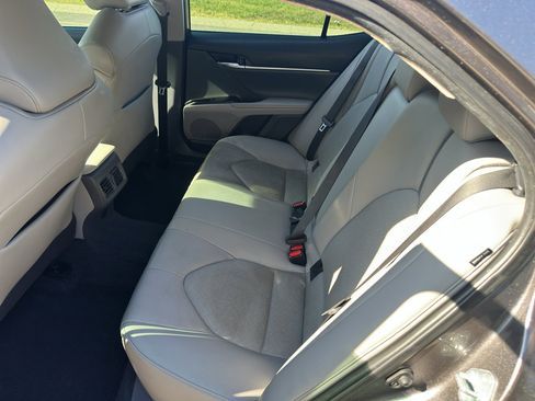 Used 2022 Toyota Camry XLE image 15