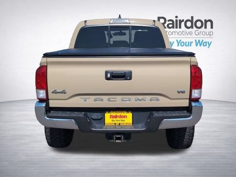 Used 2017 Toyota Tacoma SR5 w/ Tow Package AWD/4WD image 6