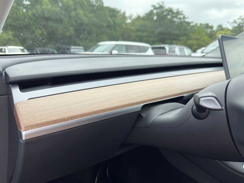 Used 2022 Tesla Model Y Long Range AWD/4WD image 18