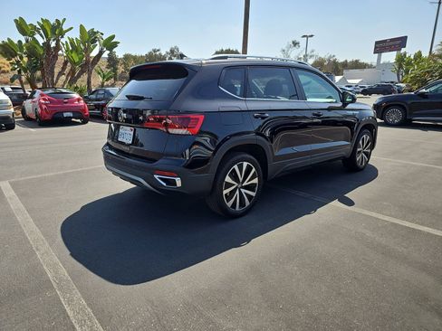 Used 2022 Volkswagen Taos SE FWD image 5