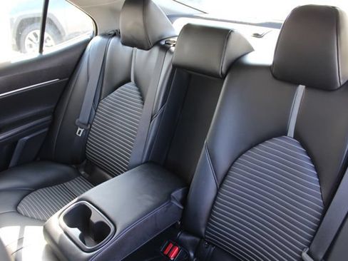 Used 2020 Toyota Camry SE FWD image 31