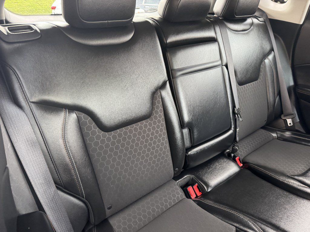 Used 2018 Jeep Compass Latitude w/ Popular Equipment Group AWD/4WD image 10