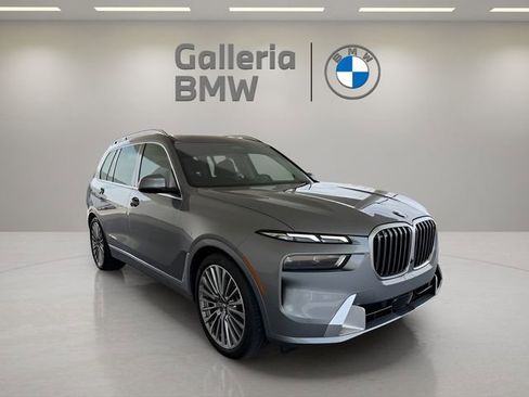 Used 2024 BMW X7 xDrive40i w/ Premium Package image 4