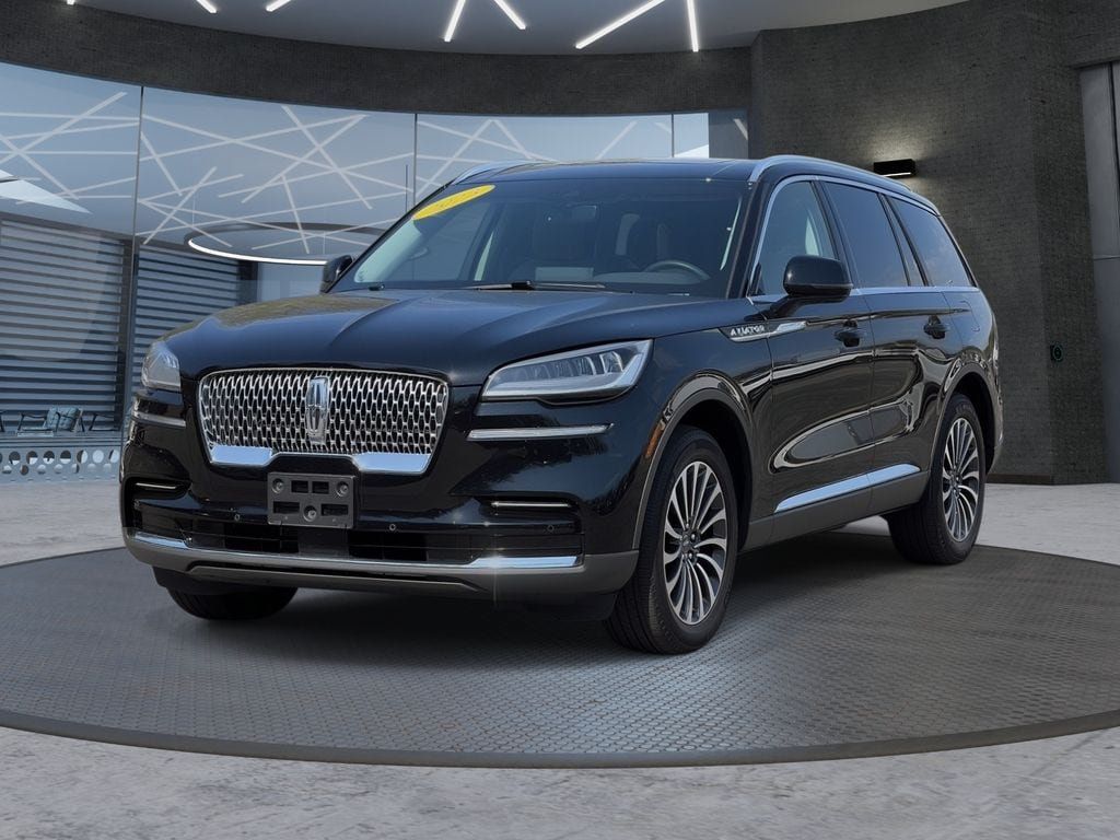 Used 2023 Lincoln Aviator AWD w/ Premium Package image 2