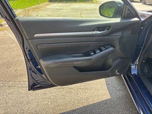 Used 2023 Nissan Altima 2.5 SR w/ SR Premium Package FWD image 10