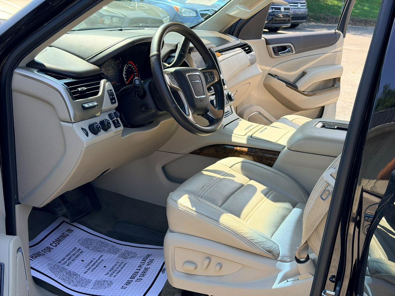 Used 2016 GMC Yukon XL Denali AWD/4WD image 10