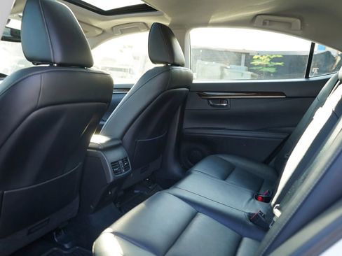 Used 2013 Lexus ES 350 FWD image 15