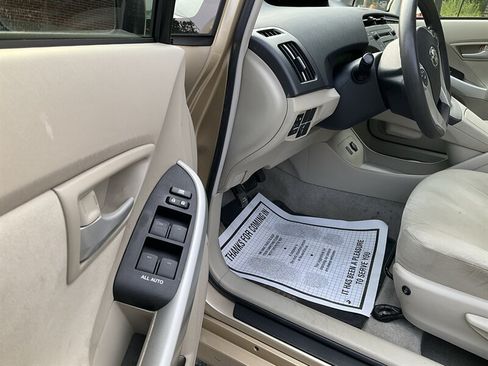 Used 2010 Toyota Prius Two FWD image 19