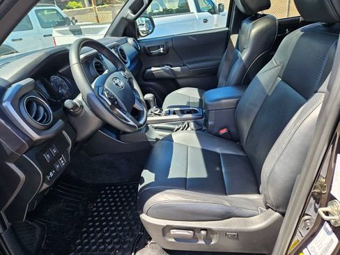 Used 2020 Toyota Tacoma TRD Off-Road AWD/4WD image 8