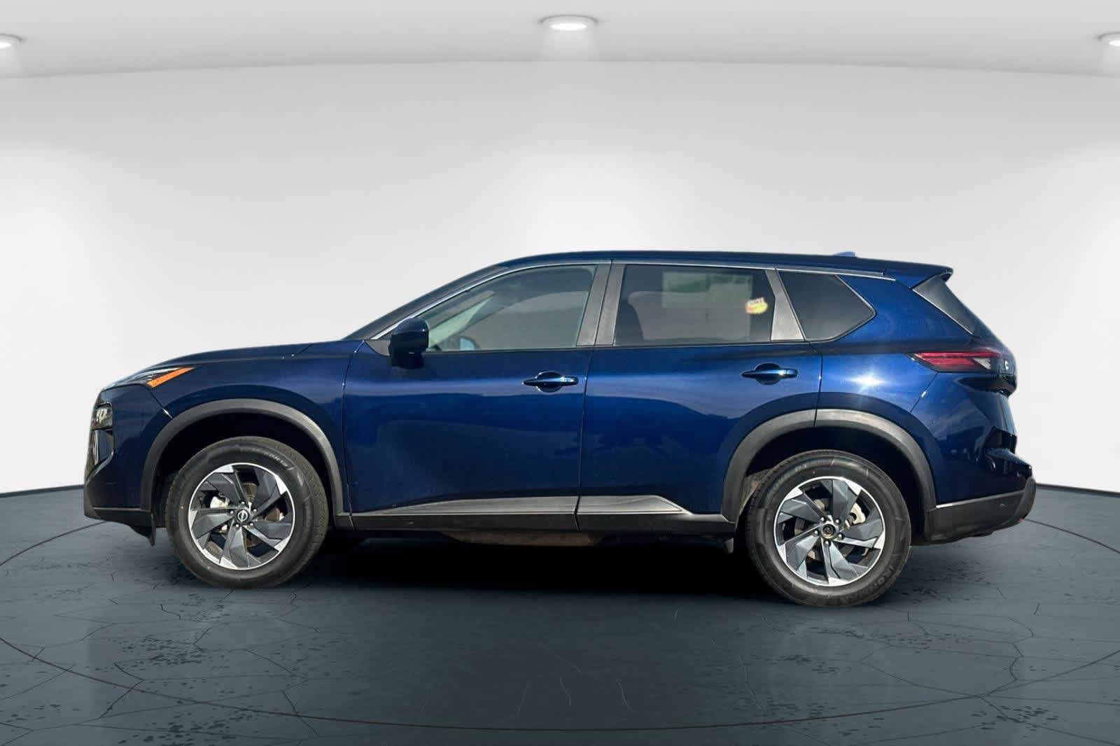Used 2025 Nissan Rogue SV AWD/4WD image 9