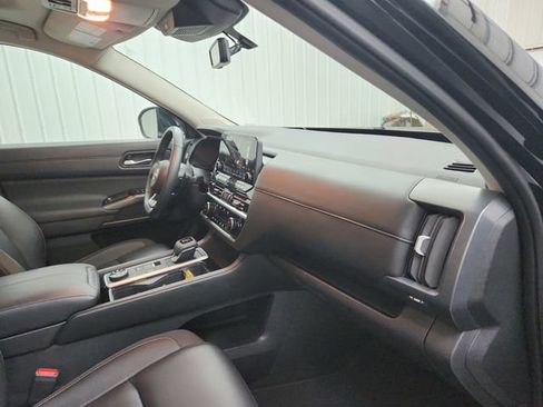 Used 2025 Nissan Pathfinder SL w/ SL Premium Package AWD/4WD image 39