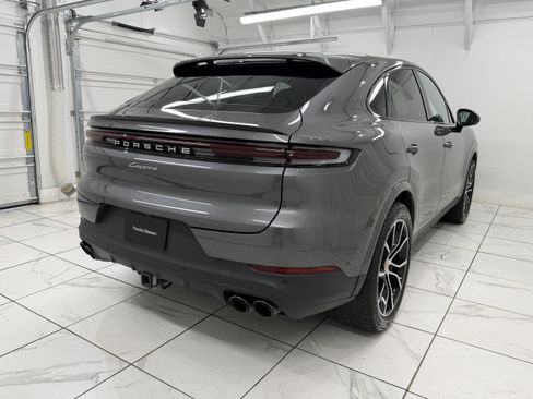 Used 2024 Porsche Cayenne Coupe AWD/4WD image 12